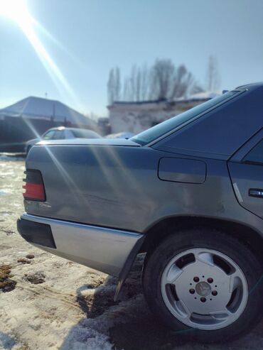 Mercedes-Benz: Mercedes-Benz W124: 1990 г., 2.3 л, Механика, Седан — 11