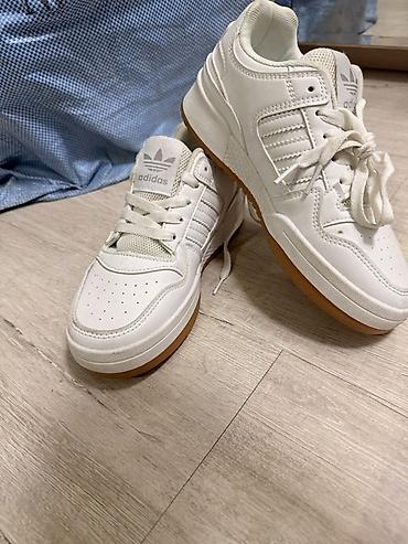 Кроссовки adidas Originals Continental 80 (белые с светло‑коричневой at lalafo.kg Кроссовки adidas Originals Continental 80 (белые с светло‑коричневой