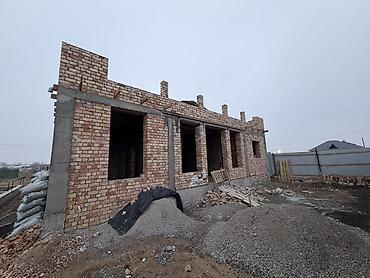 Продажа коттеджей и домов: Продаётся недостроенный одноэтажный кирпичный дом. Продается 4 сотке at lalafo.kg — 4 Продажа коттеджей и домов: Продаётся недостроенный одноэтажный кирпичный дом. Продается 4 сотке — 4