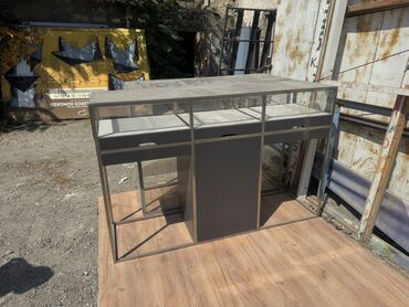 вешалка стойка для одежды напольная в икеа: Bu şüşəli vitrin mağazalar, sərgilər və ya kolleksiyaların nümayişi