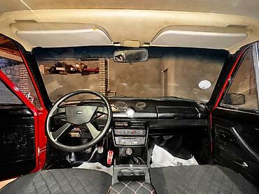 VAZ (LADA): VAZ 2101 (Jiquli) – klassik sedan Xüsusiyyətlər: - Kuzov rəngi — 10