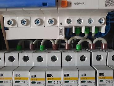 Электрики: Электрик | Установка стиральных машин, Демонтаж электроприборов, Монтаж выключателей Больше 6 лет опыта — 2