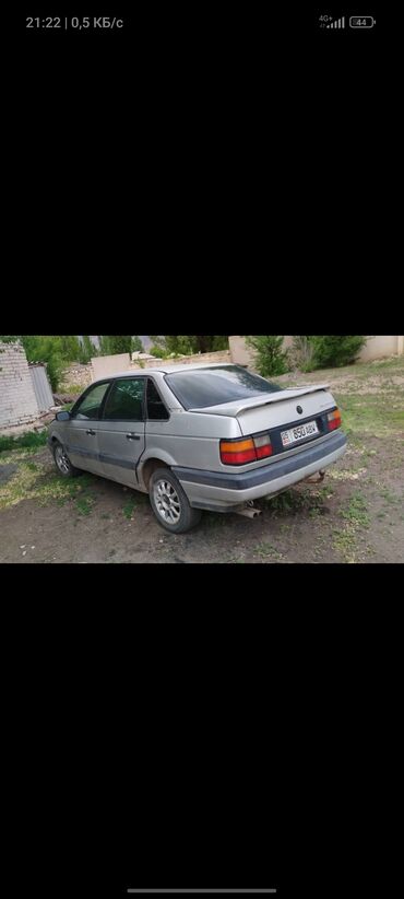 меняю на недвижимость: Volkswagen Passat: 1988 г., 1.8 л, Механика, Бензин, Седан