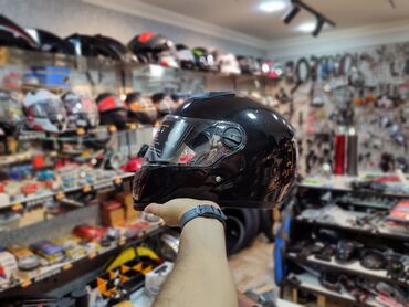 motosiklet kask: Matasklet kaskalar reng secimi var ağ, qara, qırmızı, mağazadan elde