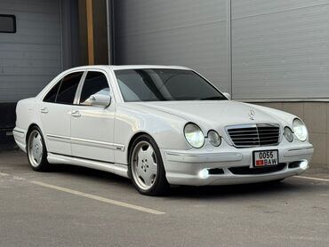 ролс ройс машина: Белый седан Mercedes-Benz E55 AMG с элегантным дизайном и мощными
