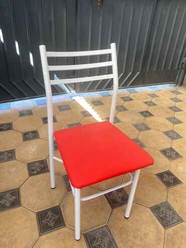 Стулья для кухни: Продаются железные стулья. Цена окончательна Доставка есть Стулья — 7