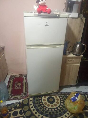 madonna xaladeniki: İşlənmiş 2 qapılı Indesit Soyuducu Satılır, rəng - Ağ