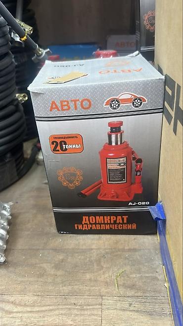 Гидравлический домкрат бутылочного типа AVTO AJ-020. -