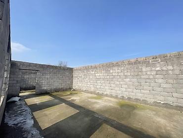 Продажа коттеджей и домов: Продаётся жилой дом с участком. Сарай для скота, подвал,участок 10 — 16