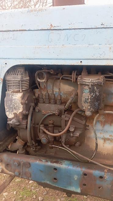 Traktorlar: Minsk MTZ-80 traktor - Rəng: göy - Kabinli, geniş görünüşlü ön şüşə — 7