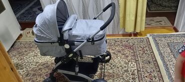 Gəzinti arabaları: Uşaq arabası – boz rəng, alüminium çərçivə Xüsusiyyətlər: - Geniş — 6