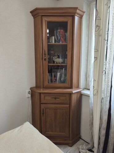 шкаф для дома и офиса: Продам б/у угловой шкаф в хорошем состоянии. Можно в зал поставить для
