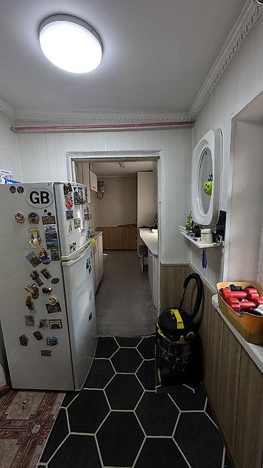 Продажа коттеджей и домов: Продаётся полдома с участком!!! 📍 г. Бишкек, район Азия Молл — 2