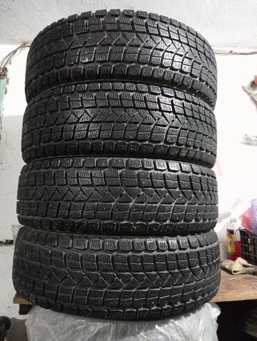 комплект зимней резины: Шины 215 / 70 / R 16, Зима, Б/у, Комплект, Легковые, Китай, Maxxis