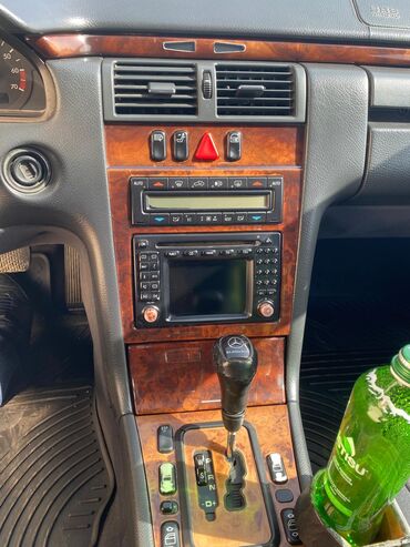 Mercedes-Benz: Mercedes-Benz E-Class: 2.8 l | 2000 il Sedan — 11