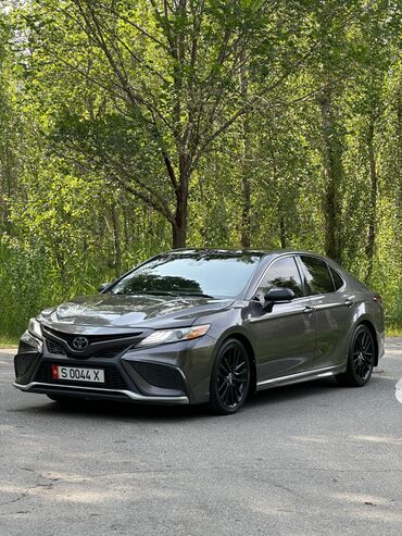 карина е машина: Toyota Camry: 2021 г., 2.5 л, Автомат, Бензин, Седан