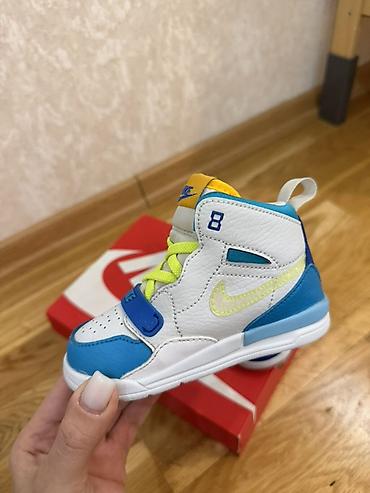 Uşaq dünyası: Nike Jordan original 
В идеальном состоянии 
Размер 22,5
Цена 15 — 3