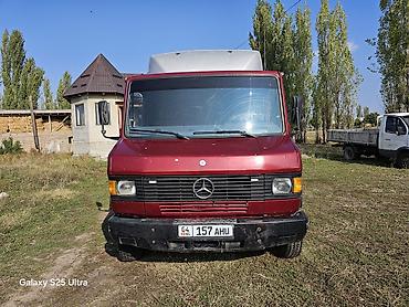 Грузовой автомобиль Mercedes-Benz 814D (двухрядная кабина