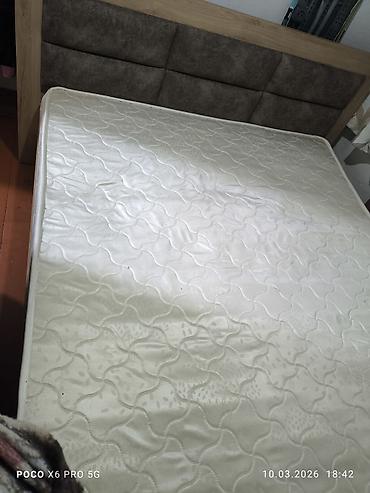 Двуспальные кровати: Двуспальная кровать с высоким мягким изголовьем и матрасом б/у - — 7