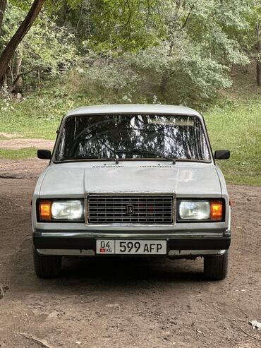 купить опель вектра б: Белый седан Lada 2107, известный своей надежностью и простотой в