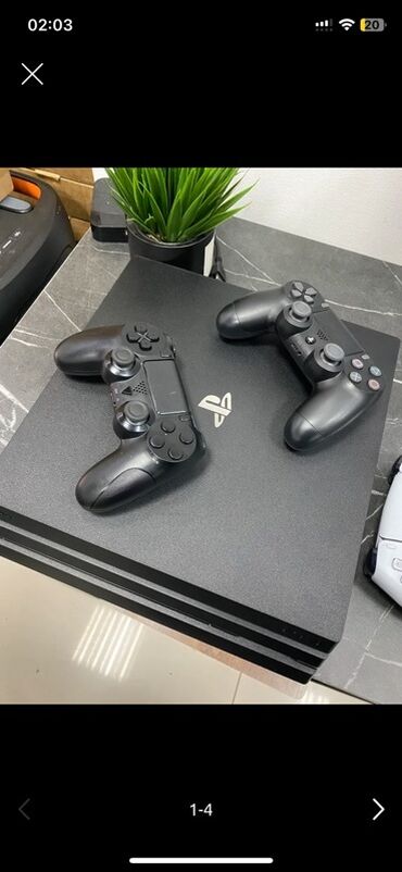 игры на playstation 5: Игровая консоль PlayStation 4 Pro в черном цвете, дополненная двумя