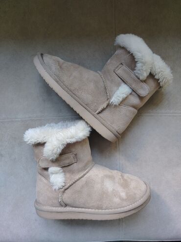Ugg čizme: Prelepe čizme, kao ugg, malo nošene. Izuzetno tople, krzno mekano — 12