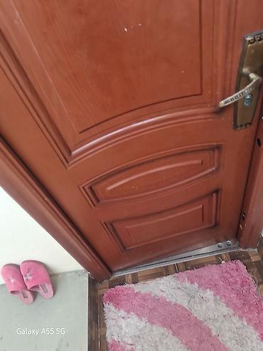 Yeni tikili: 2 mərtəbəli geniş mənzil/in - Zal: iri ölçülü, sütunlu tavan dekoru — 4