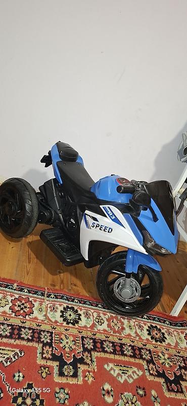 шпионский набор для детей: Uşaq üçün elektrikli üçtəkərli motosiklet - Rəng: mavi/qara-ağ — 1