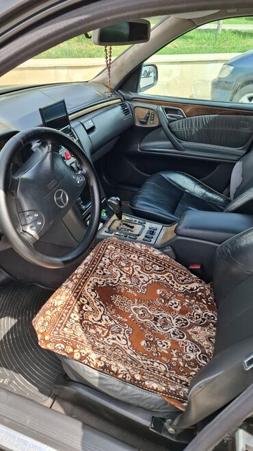 Mercedes-Benz: Mercedes-Benz E-Class: 2.4 l | 2000 il Sedan — 12