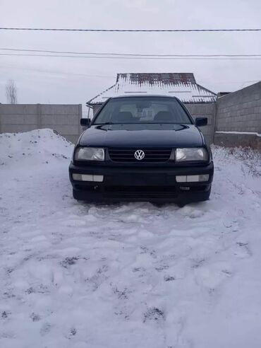 Volkswagen: Volkswagen Vento: 1993 г., 1.8 л, Механика, Бензин, Седан