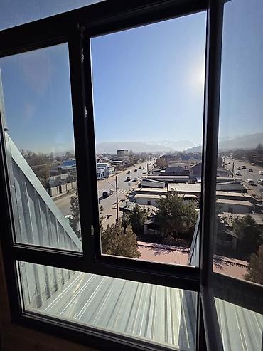 Аренда офисов: Аренда офисов, 70 м², В бизнес центре, С видом на горы, 1 линия, С оборудованием — 6