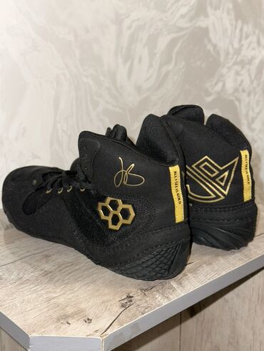 Кроссовки и спортивная обувь: Борцовки черные “Rudis” Покупалась для тренировок но после 1й — 7