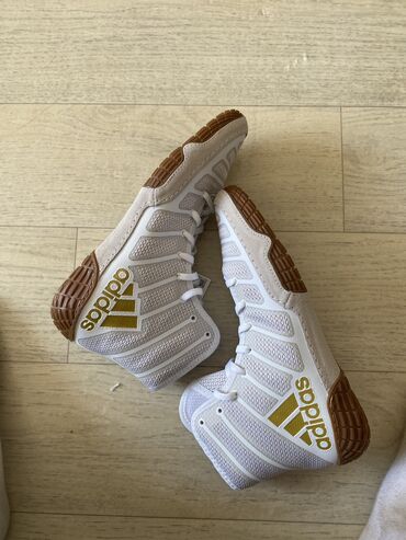 белые кросовки: Борцовки Adidas Adizero Varner носил 4 дня причина продажи размер
