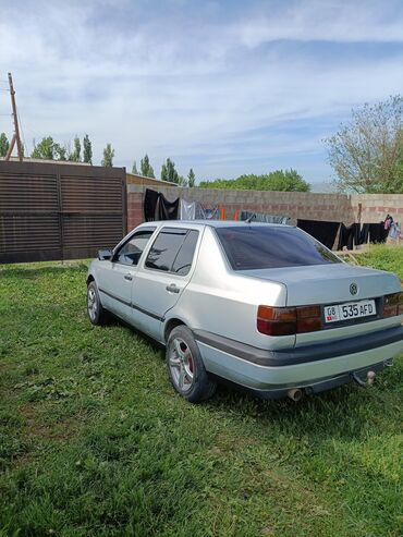 Volkswagen: Volkswagen Vento: 1992 г., 1.8 л, Механика, Бензин, Седан
