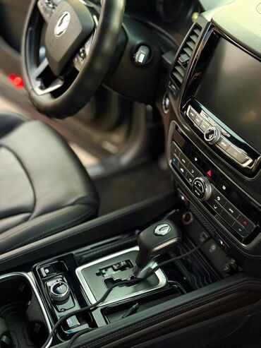 Другие автомобили: Внедорожник (5 дверей), цвет серый металлик. Основные особенности: - — 23