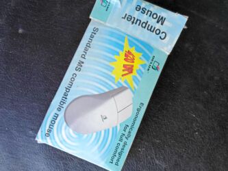 Masaüstü kompüterlər və iş stansiyaları: Köhnə Sony komputer və hissələri. sistem bloku, disketler, kalonka — 29