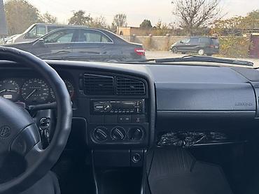 карадар: Volkswagen Passat: 1994 г., 1.8 л, Седан — 8