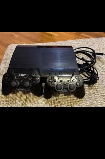 PS3 slim modelidir .tam işləkdir heç bir orablemi yoxdur . ps 4le