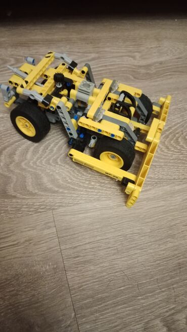 LEGO Technic 42035 Karxana Yük maşını konstruktoru. Bu konstruktor 362