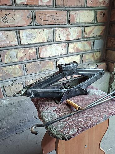 домкрат механический: Домкрат ромбический механический для автомобиля. - Тип: винтовой — 8