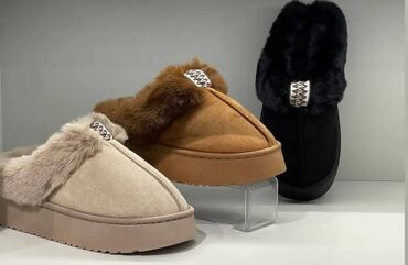 Papuče: ,♥️#Nove sobne papuce
Cena 2300
Vel. od 36 do 41
P/019 — 7