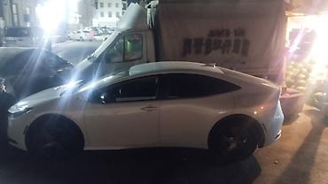 prius sveca: Toyota Prius: 2 l | 2024 il Sedan — 5