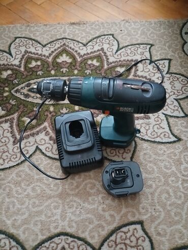 decija soba za devojcice: Akumulatorska bušilica Black & Decker, pogodna za različite
