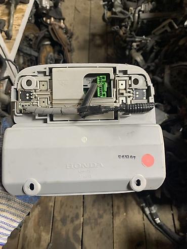 Детали салона: Потолочный блок освещения салона Honda с очечником - Оригинальная — 2