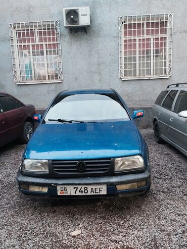 Volkswagen: Volkswagen Vento: 1993 г., 2 л, Механика, Бензин, Седан