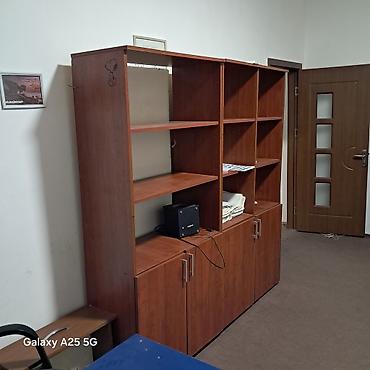 Ofis dəst mebeli: Ofis mebel dəsti - Qaranlıq taxta rəngində L- və T-formalı böyük iş — 9