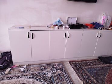 işlənmiş dolab: Şkaflar uzunluğu ikisi biryerde üç metrdən böyükdu yaxşı vezyetdedi