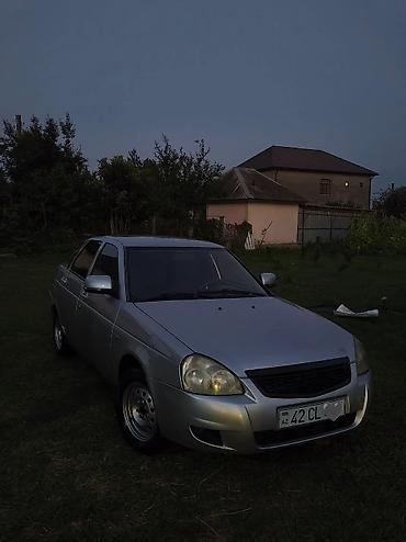 фольксваген пассат 1: Satılır: Gümüş rəngli sedan - Korpus: 4 qapılı sedan, gümüş rəng - — 2