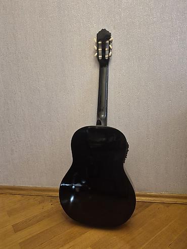 Классические гитары: WINZZ klassik gitara satılır, ölçüsü 4/4, qara rəngdədir. Gitara demək — 2