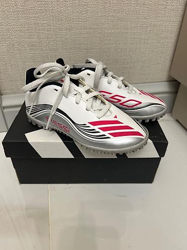 tufliler: Uşaq futbol butsası – Adidas Messi seriyası, Turf (süni ot) üçün - — 1